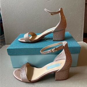 Betsey Johnson Soft Pink Glittery Block Heel Sandal Excellent Used Condition